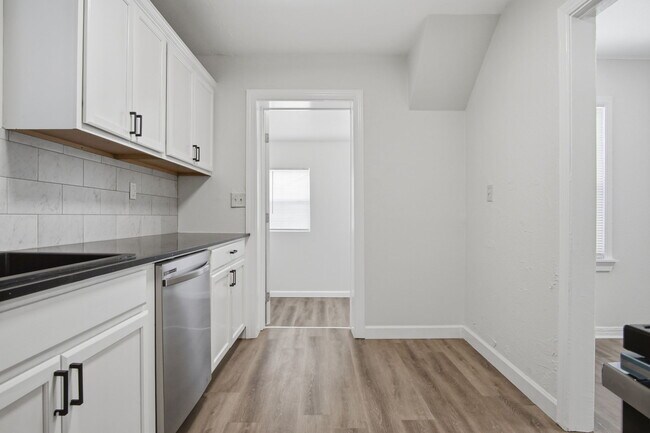 Building Photo - 1237 Staton Dr