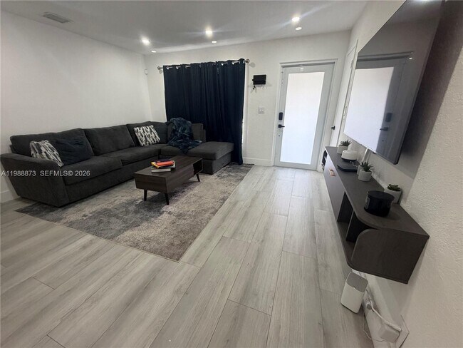 Building Photo - 660 SW 30th Terrace