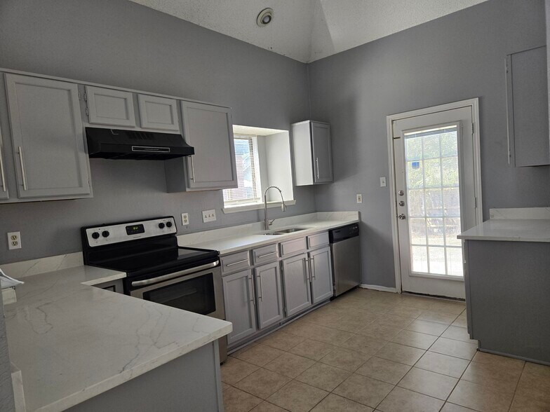 Primary Photo - 2307 Weatherby Dr