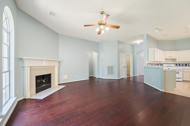 Building Photo - 5827 Willow Park Dr