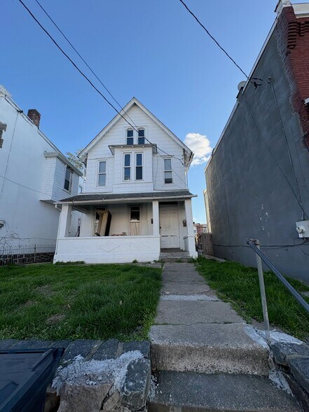 Building Photo - 1716 Lancaster Ave