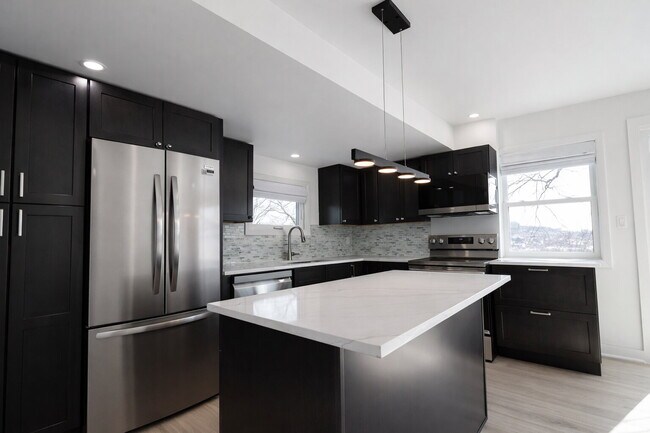 Building Photo - 107 Shoup St