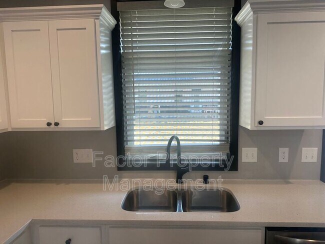 Building Photo - 308 Prairie Rose Trl