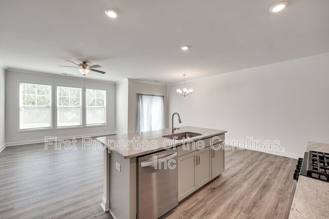 Building Photo - 642 Altamonte Dr