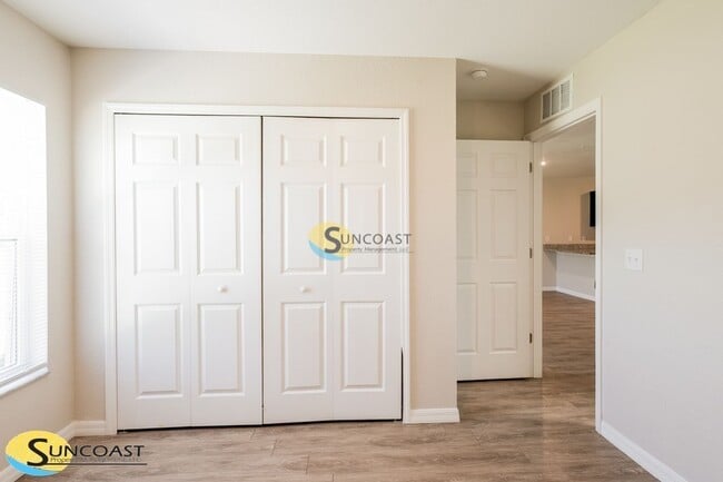 Building Photo - 9294 N Travis Dr