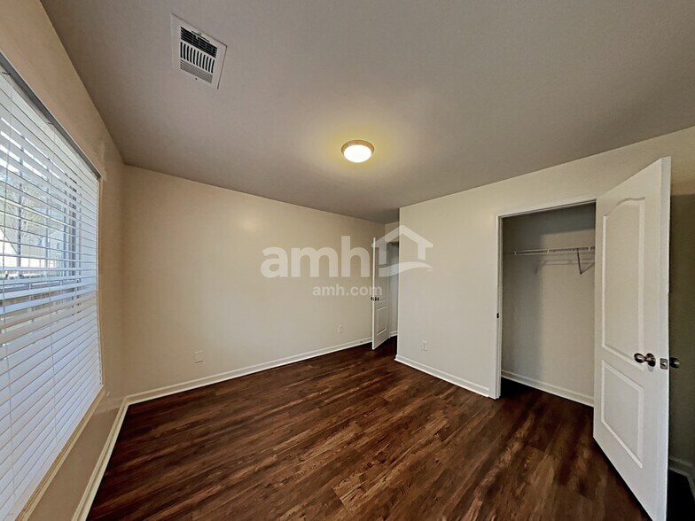 Building Photo - 2675 Sedgeview Way NE