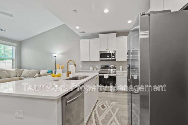Building Photo - 7763 Park Gate Dr