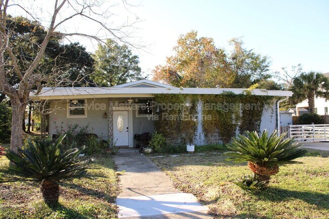 Building Photo - 1550 E Leonard St