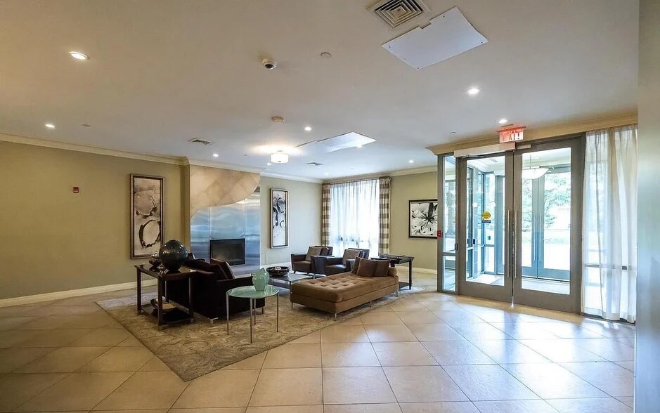 Building Photo - 2451 Midtown Ave