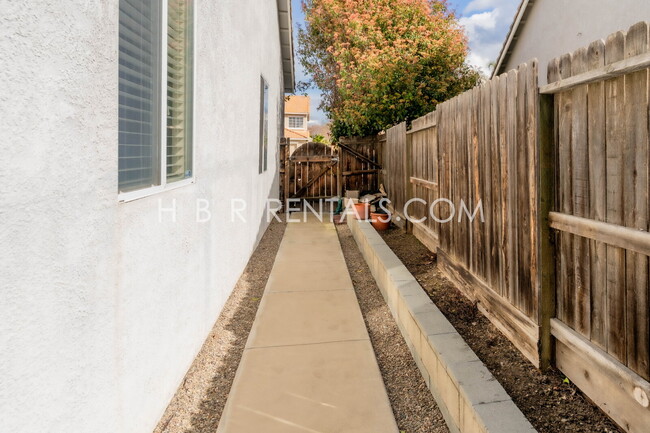 Building Photo - Single Story 3-Bedroom Home in Tracy – 173...