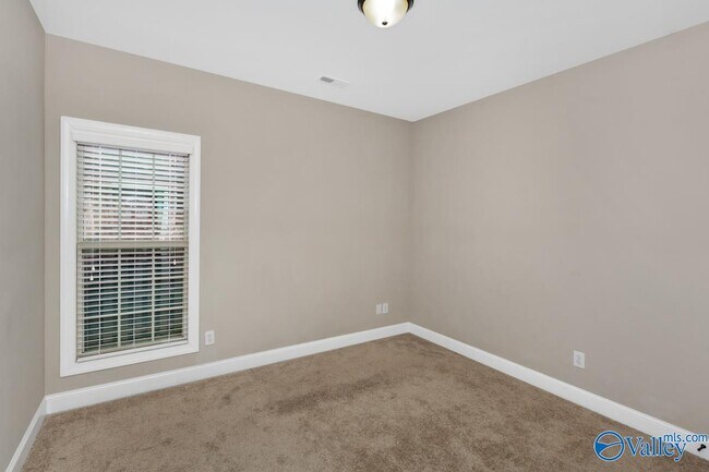 Building Photo - 104 Jenny Dr