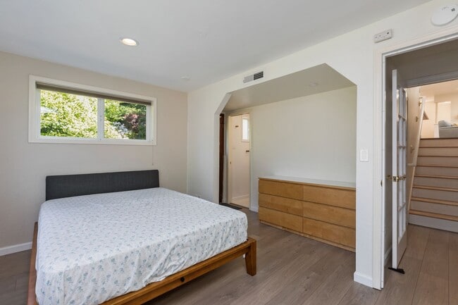 Building Photo - Beautiful 4 Bedroom Home in Richmond