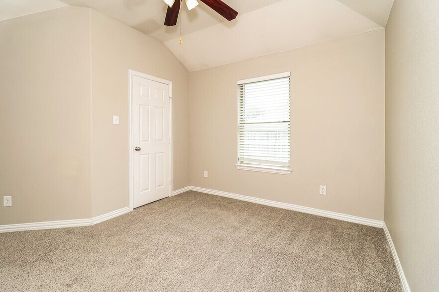 Building Photo - 7617 Hollow Forest Dr