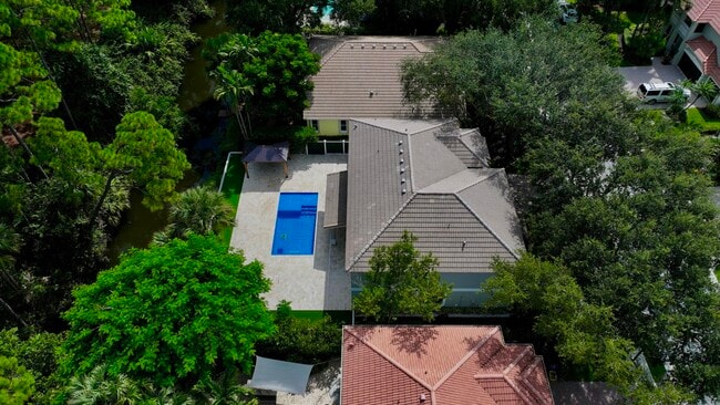 Building Photo - 212 Lone Pine Dr