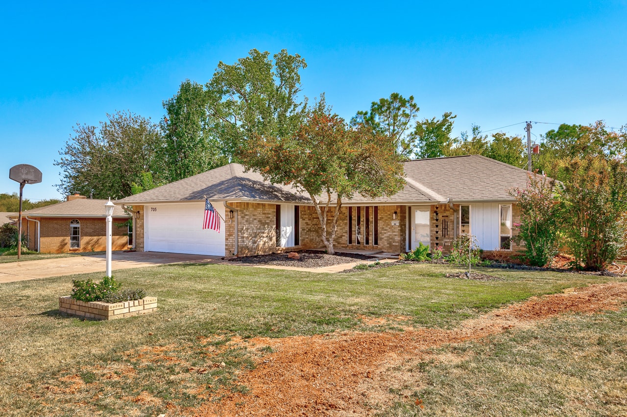 Building Photo - 705 N Dryden Cir