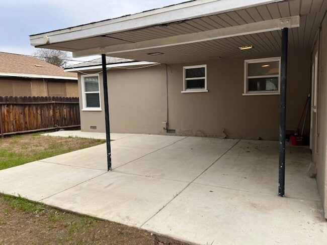 Building Photo - 2512 Edwards Ave