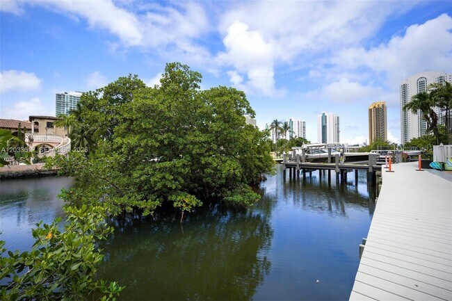 Building Photo - 317 Poinciana Island Dr