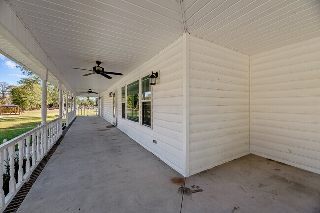 Building Photo - 105 3rd St