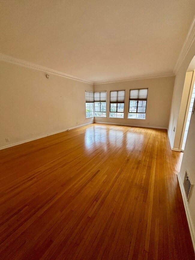 Interior Photo - Hillside, 7101-7111 1/2