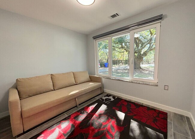 Building Photo - Available 7/10. Gorgeous Custom-Built 3 BR/3.5 BA Home on HUGE Corner Lot in Old Mt Pleasant!