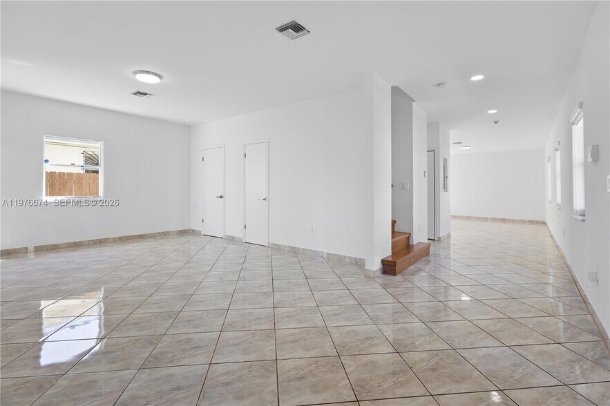 Building Photo - 2870 SW 21st St