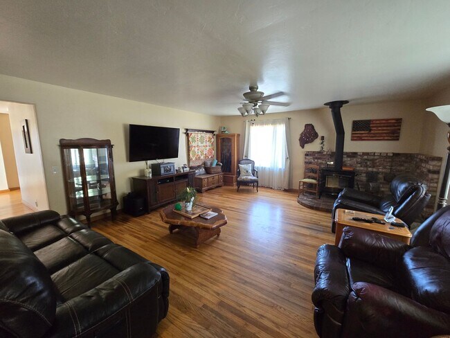 Building Photo - 1316 Rohnerville Rd