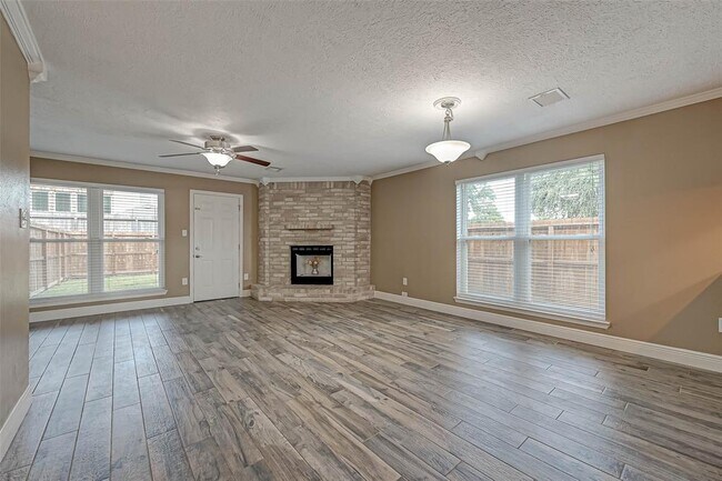 Building Photo - 502 Birdsong Dr