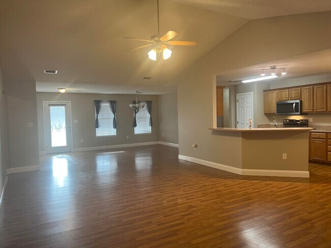 Building Photo - 155 Conquest Ave