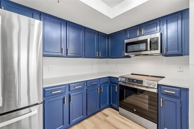 Building Photo - 5950 Pelican Bay Plaza S