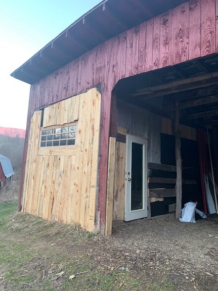 Building Photo - 9824 Hwy 421 S