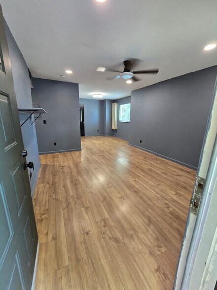 Building Photo - 102 Luna Grande Cir