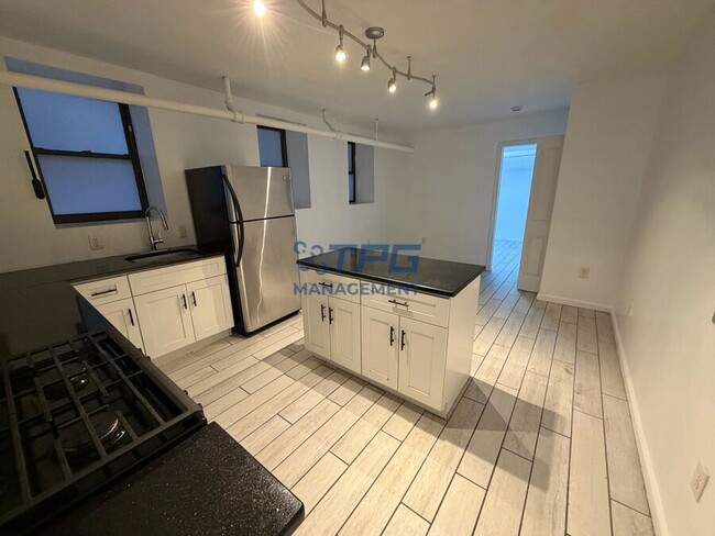 Primary Photo - 118 Corbin Ave