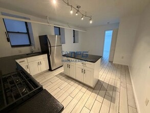 Building Photo - 118 Corbin Ave