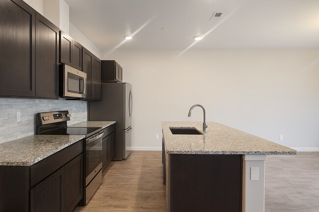 Building Photo - Modern Comfort Meets Convenience