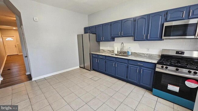 Building Photo - 2805 Erdman Ave