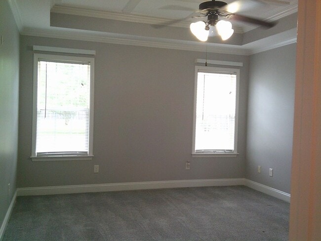 Building Photo - Spacious 3BR Home with Screened Porch, Fenced Backyard & Wired Shop in North Valdosta