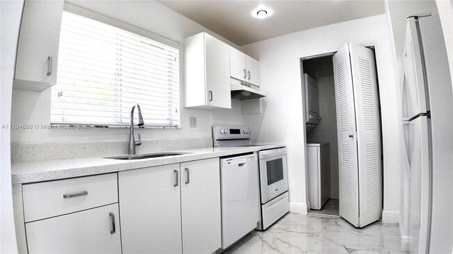 Building Photo - 14905 SW 80th St