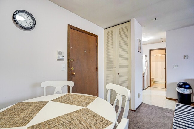 Building Photo - 2601 University Ave