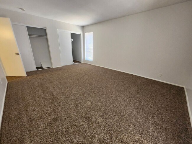 Building Photo - 2 level Condo