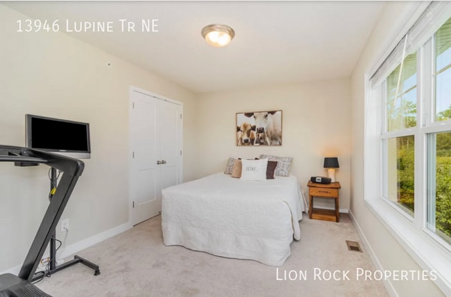 Building Photo - 13946 Lupine Trail NE