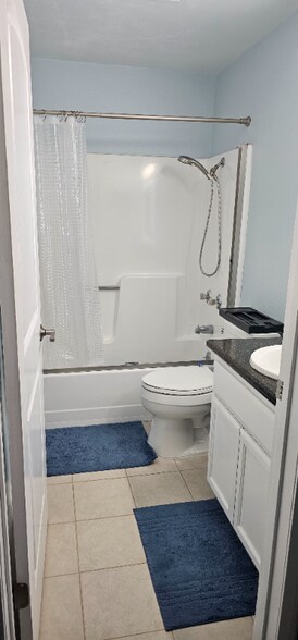 Building Photo - 685 Dartmore Ln