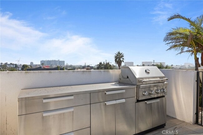 Building Photo - 2432 Penmar Ave