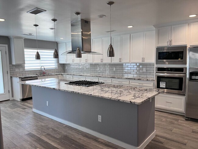 Building Photo - Wonderful remodeled 4 bedroom, 3 bathroom ...