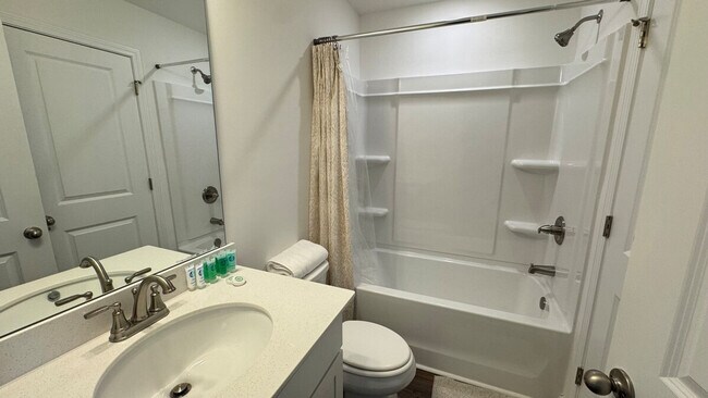 Building Photo - 153 Roxanne Dr