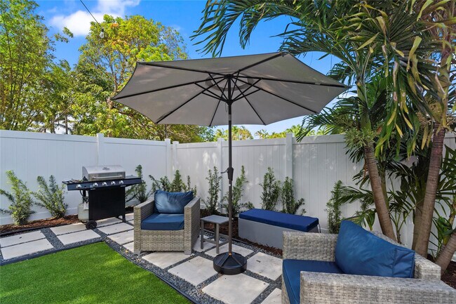 Building Photo - 719 NE 36th St