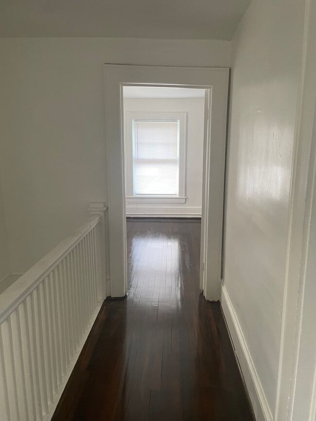 Building Photo - 3 bedroom 1.5 bath House for rent