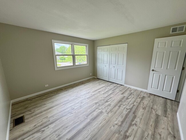 Building Photo - 1527 Windsor Ct
