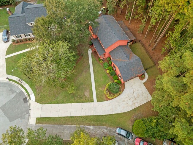 Building Photo - $300 off the first month's rent on a 12 month approved lease