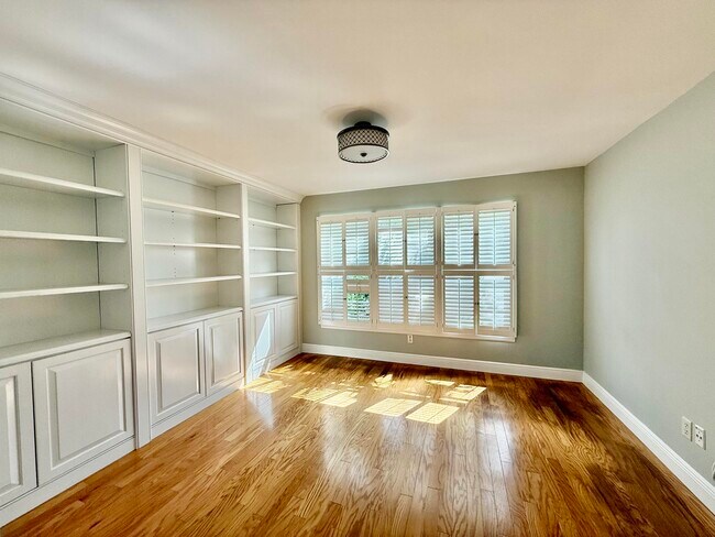 Building Photo - 1260 SW 25th Ln