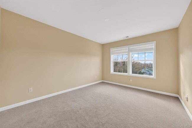 Building Photo - 5 Clearwater Ct